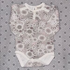 🛍 CUTE LITTLE GIRLS TOP SIZE 6/9 MONTHS 🛍